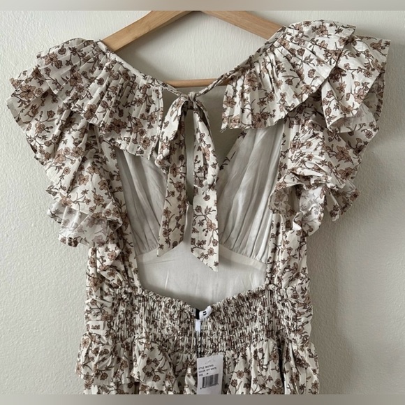 ❤️ EN SAISON Gianna Floral Ruffle Smocked Dress with cutout Back. Size:M - Picture 12 of 14